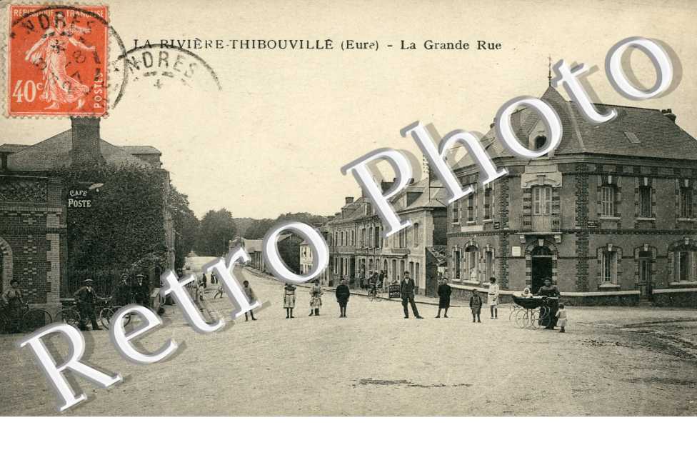 LA RIVIERE THIBOUVILLE - La grande rue