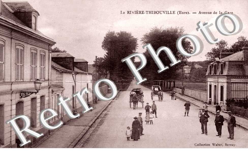 LA RIVIERE THIBOUVILLE - Avenue de la Gare
