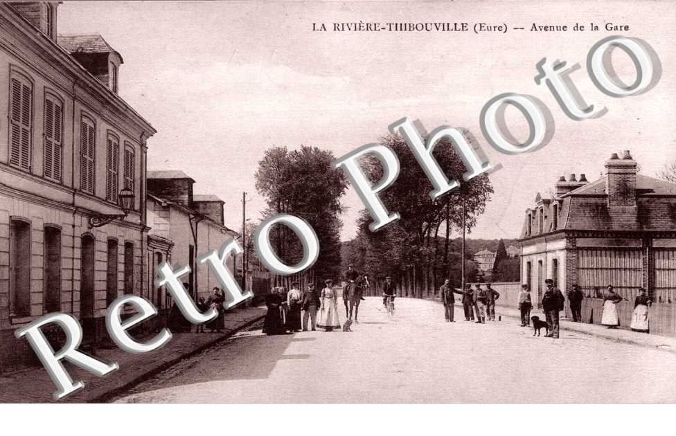 LA RIVIERE THIBOUVILLE - Avenue de la Gare