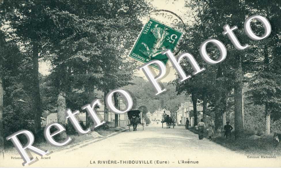 LA RIVIERE THIBOUVILLE - L'avenue