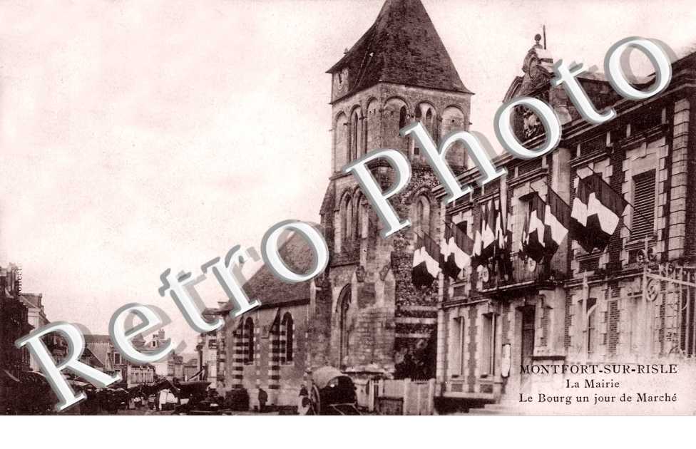 la mairie , le bourg un jour de Marche