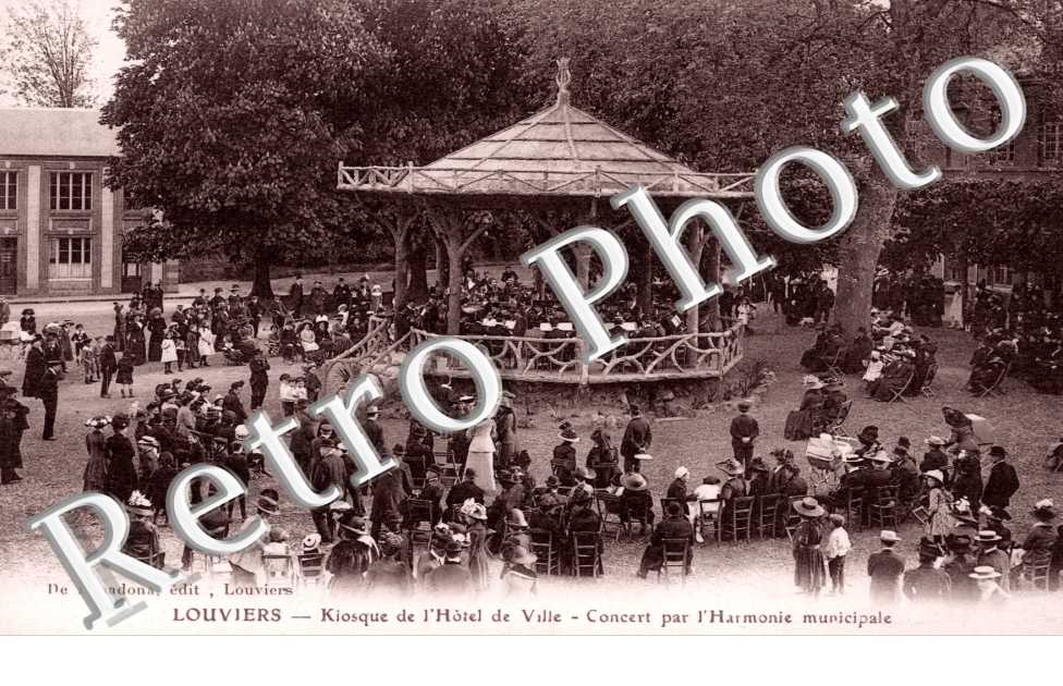 Kiosque de l'Hotel de Ville, Concert par l'Harmonie municipale