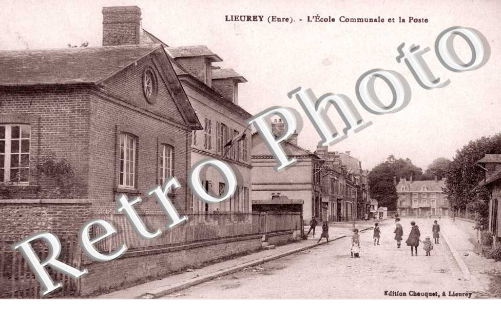 l'ecole communale et la poste