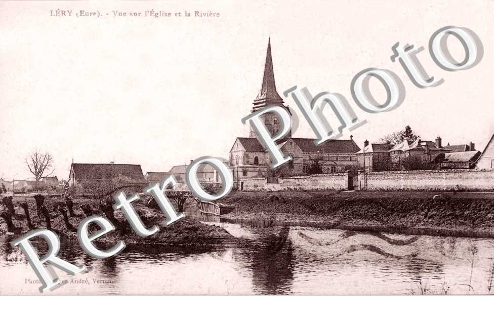Vue sur l'eglise et la riviere