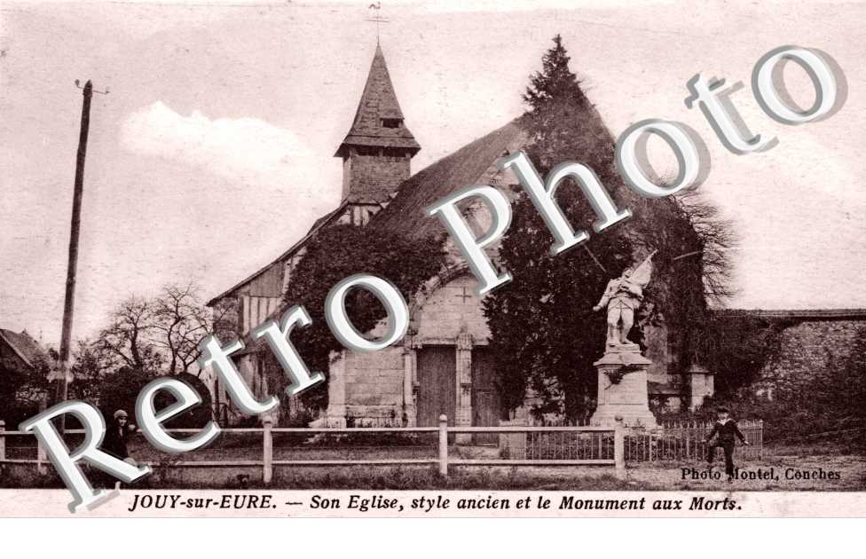 Son eglise - style ancien et le monument aux morts