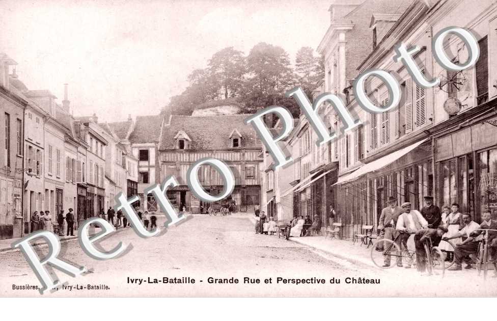 Grande rue et perspective du chateau