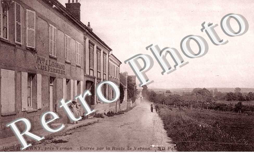 Entree par la route de Vernon