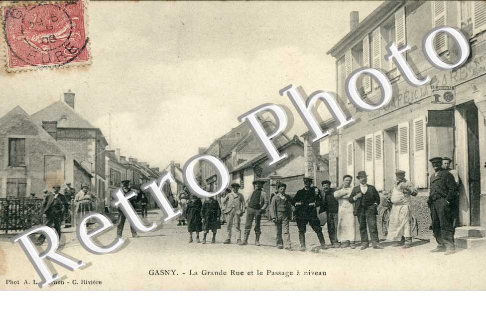 Grande rue et le passage a niveau