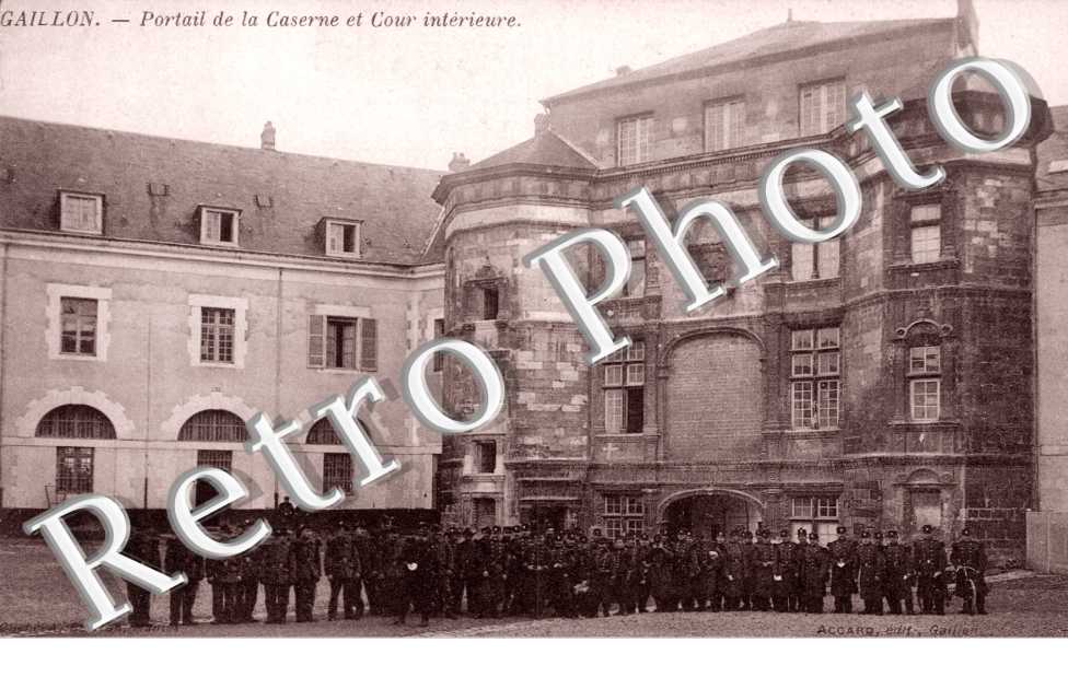 Portail de la Caserne et Cour Interieure