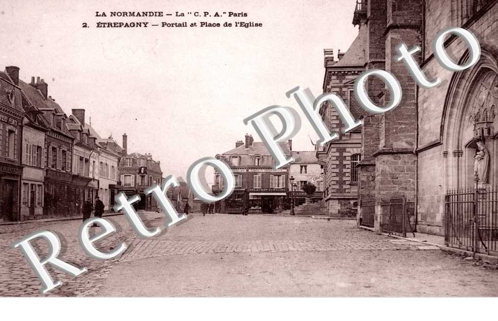 Portail et place de l'eglise