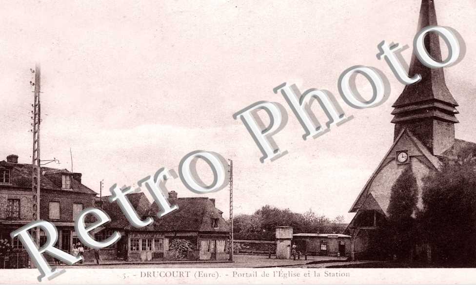 Portail de l'eglise et la station