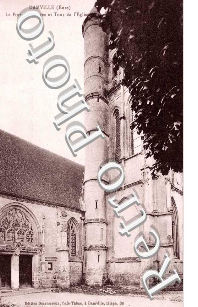 Le portail d'entree et tour de l'eglise