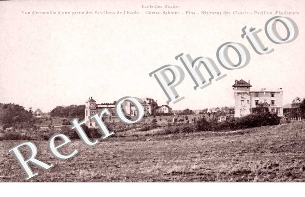Vue d'ensemble d'une partie des pavillons de l'ecole