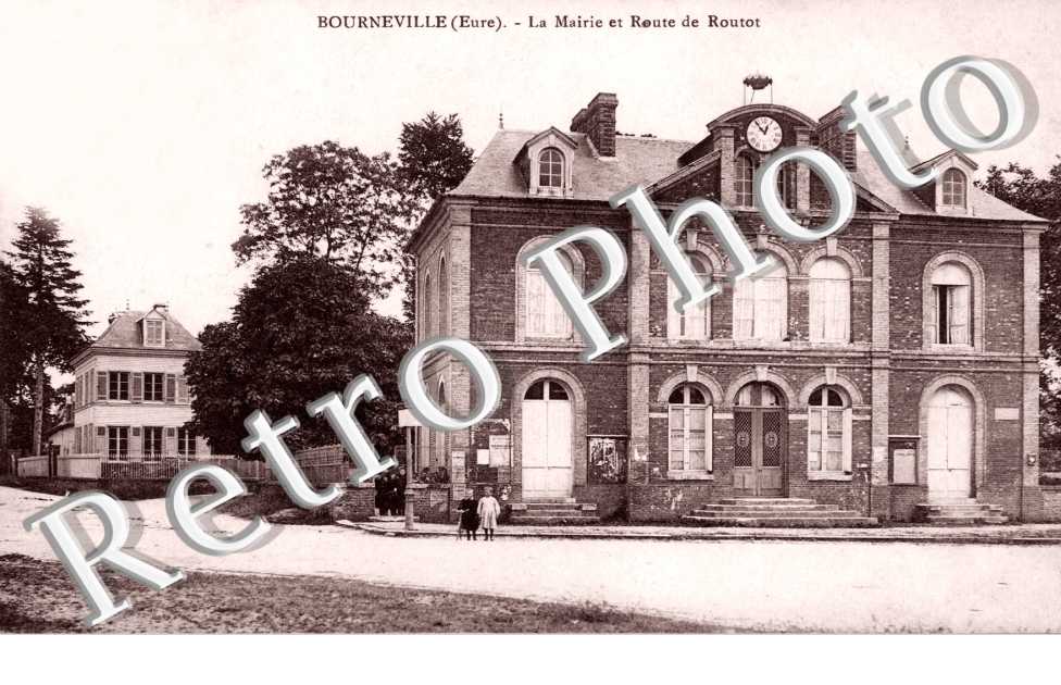 La mairie et route de Routot