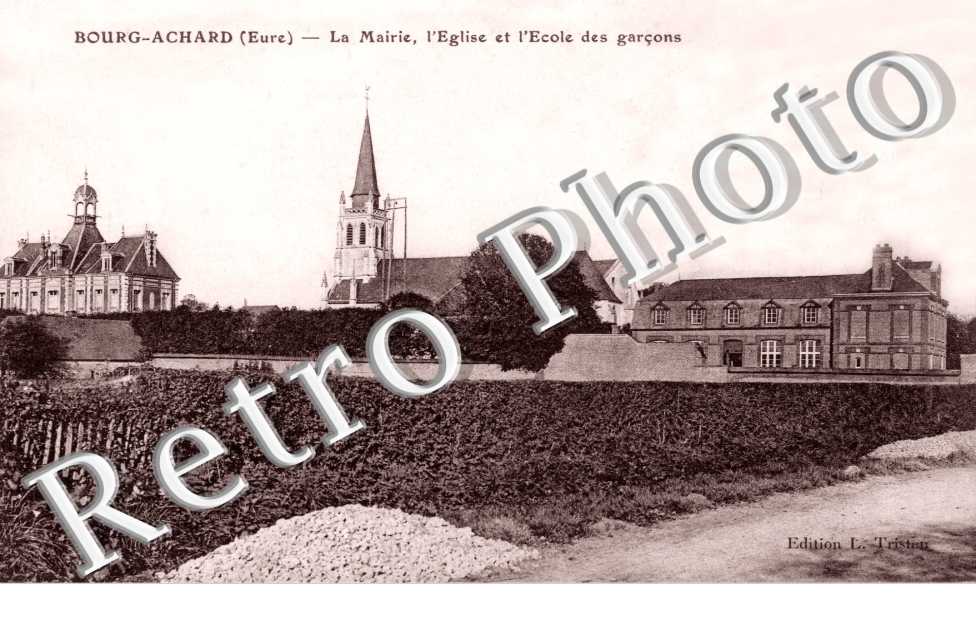 l'eglise, la mairie et l'ecole des garcons