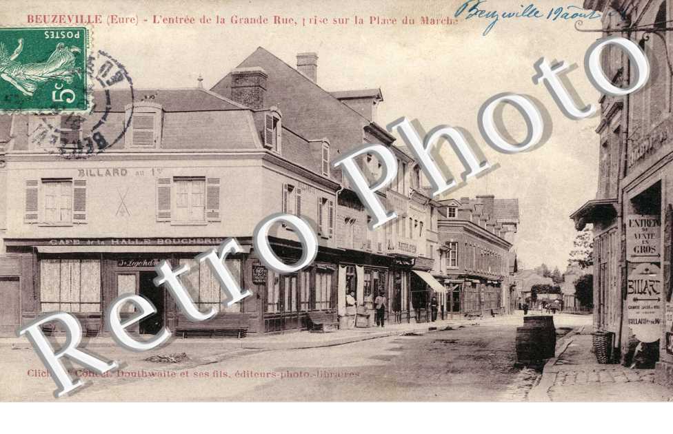 Entree de la grande rue, prise sur la place du marche
