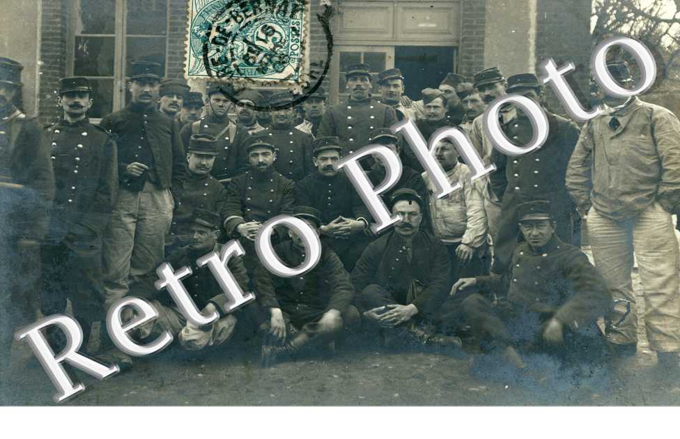 (photo de groupe de militaires)