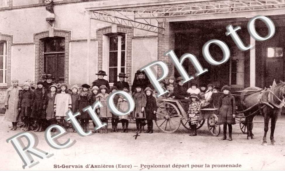 SAINT GERVAIS D'ASNIERES - Pensionnat - depart pour la promenade