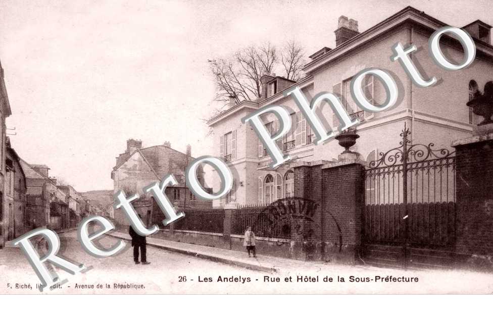 Rue et Hotel de la Sous Prefecture