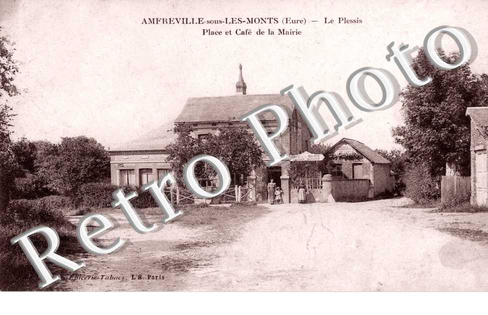 Le Plessis - Place et cafe de la mairie