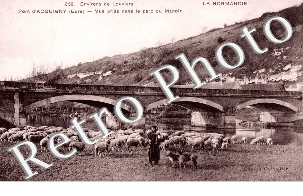 Vue prise dans le parc du manoir - Pont