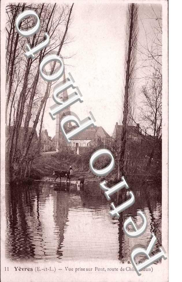 Vue prise sur Pont - route de Chateaudun