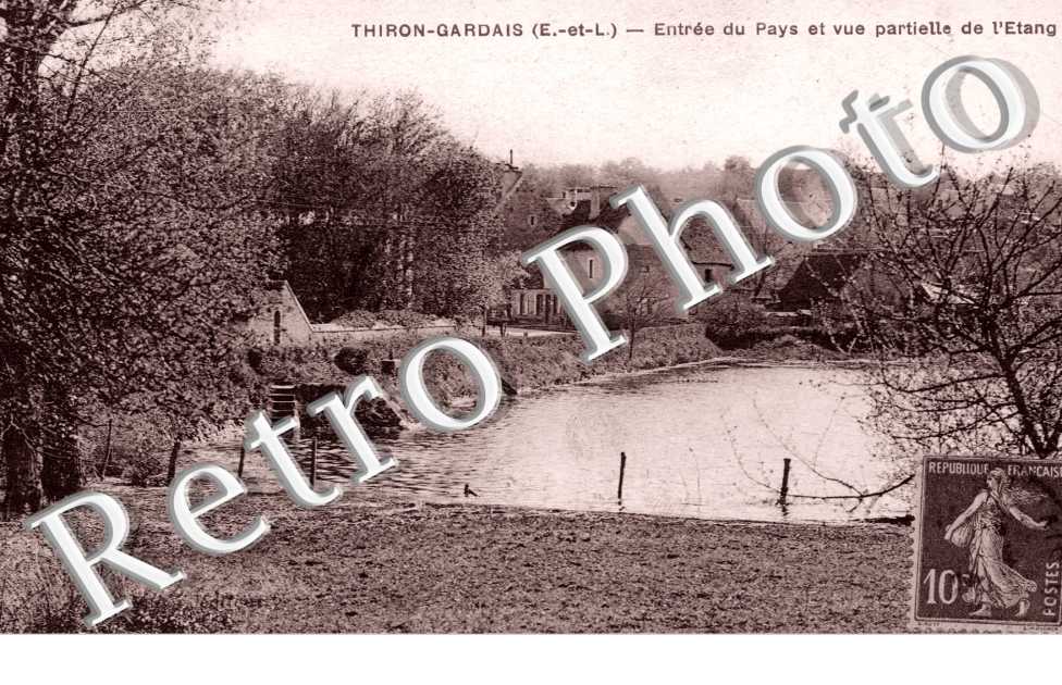 entree du pays et vue partielle de l' etang