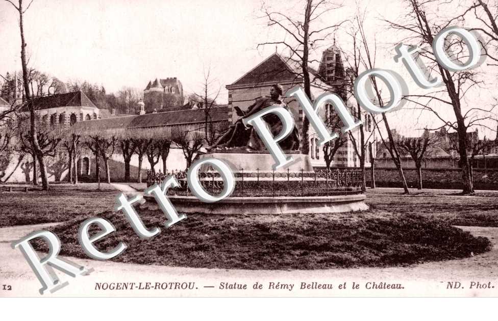 Statue de Remy Belleau et le Château