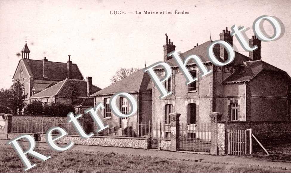 La mairie et les ecoles