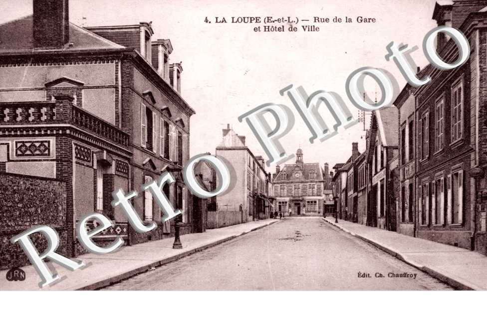 Rue de la Gare et Hotel de Ville