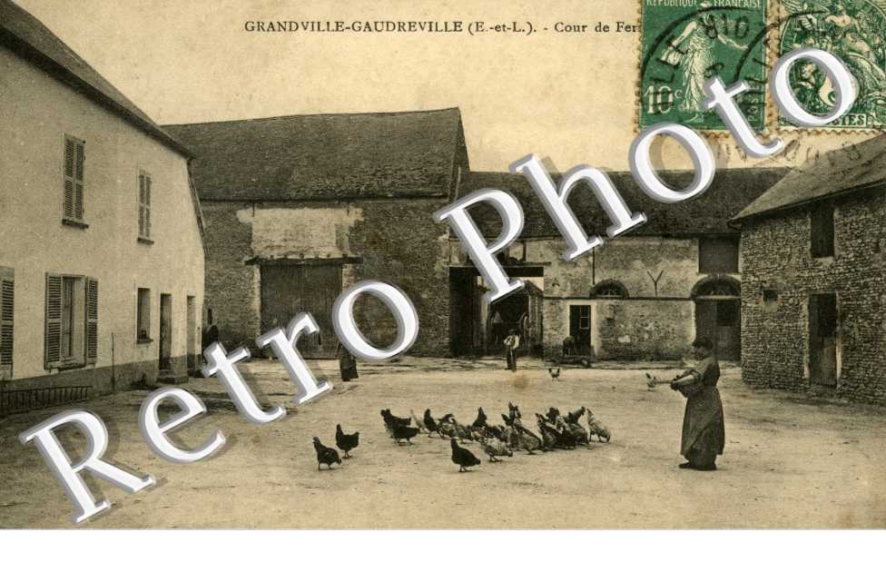 GRANDVILLE-GAUDREVILLE Cour de ferme