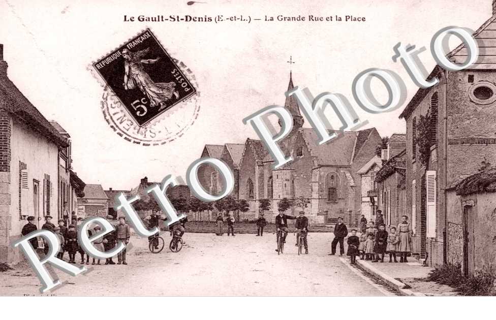 La grande rue et la place