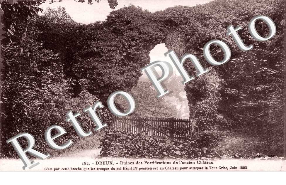 Ruines des fortifications et l'ancien chateau