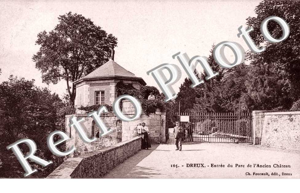 entree du parc de l'ancien chateau