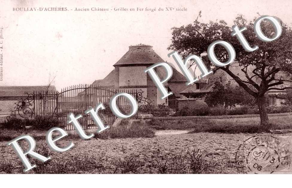 Boullay - D'Acheres - Ancien chateau - grilles en fer forge du Xve s