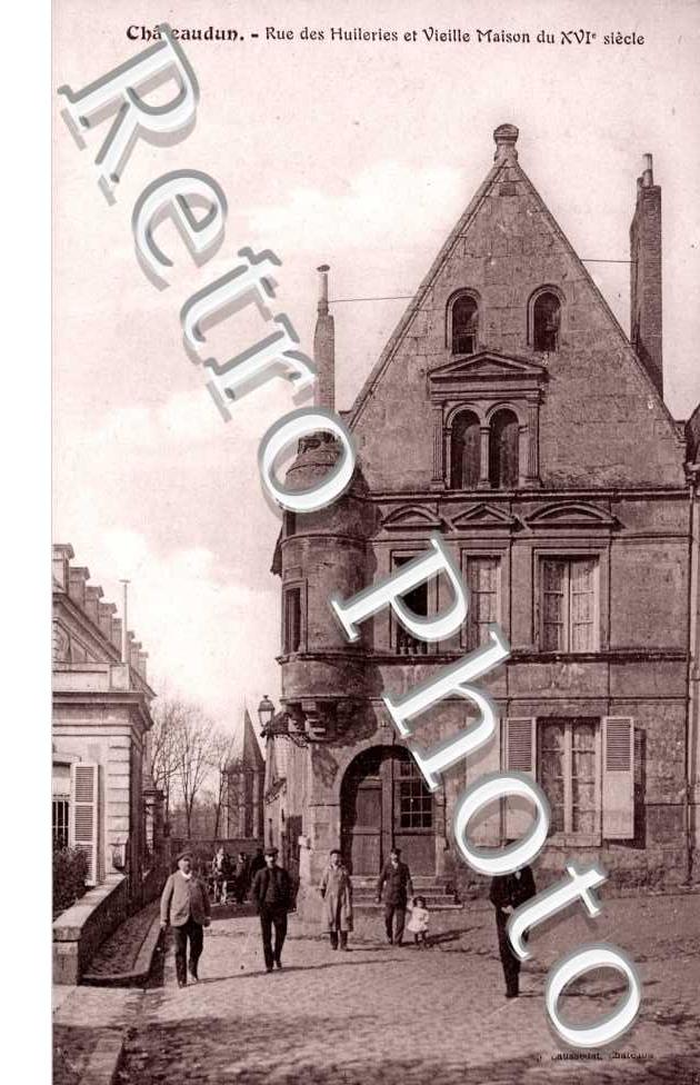 Rue des Huileries et vieille maison du XVIe s