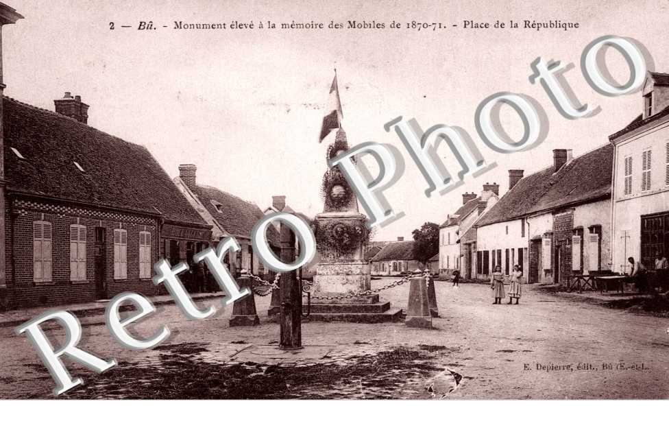 Monument eleve a la memoire des Mobiles de 1870-71 - Place de la Republique