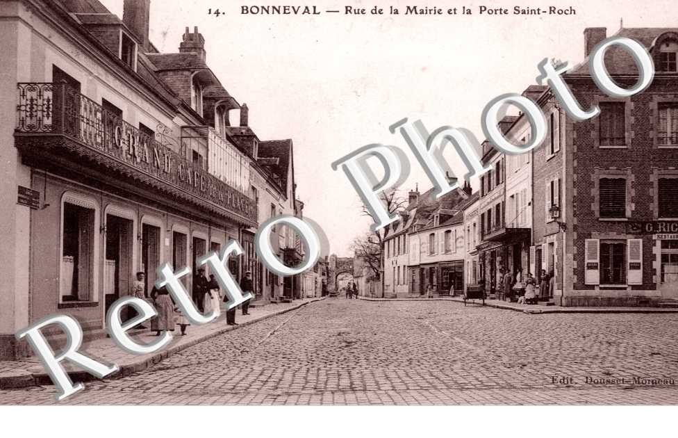 Rue de la mairie et la Porte Saint-Roch