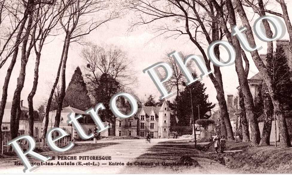 Entree du chateau et Gendarmerie