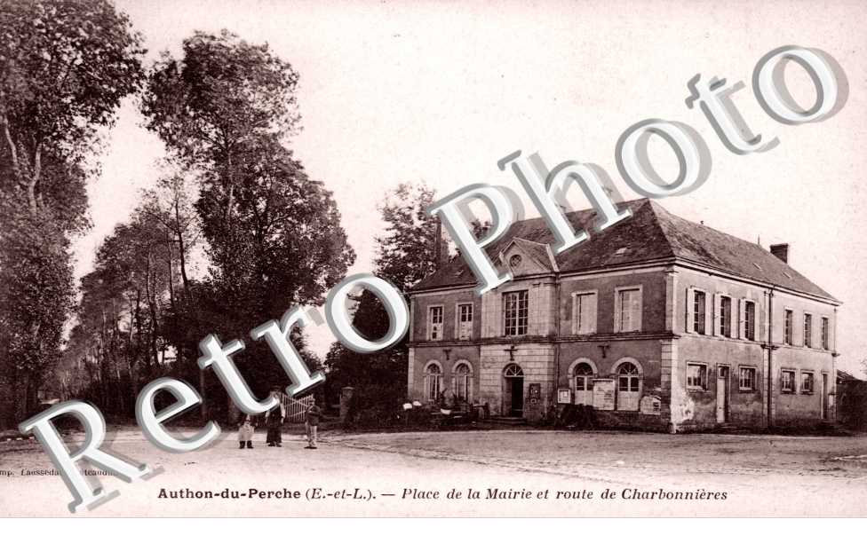 place de la mairie et route de charbonnieres