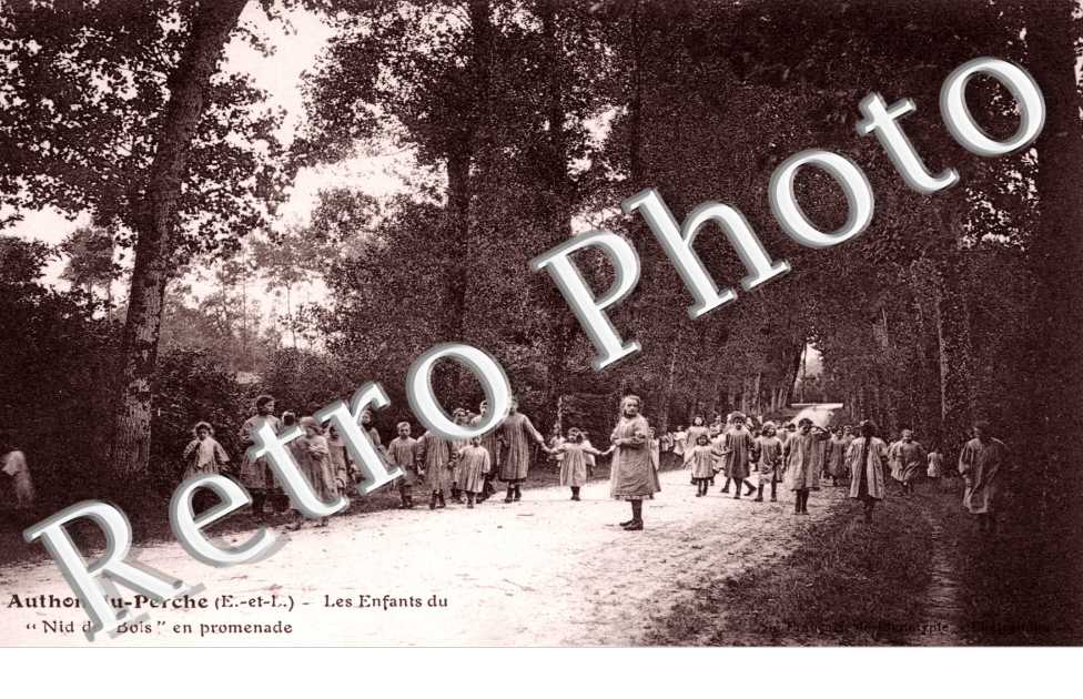 Enfants du  Nid des Bois - promenade