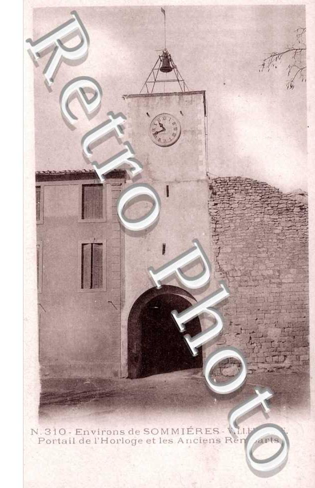 Portail de l'horloge et les anciens remparts