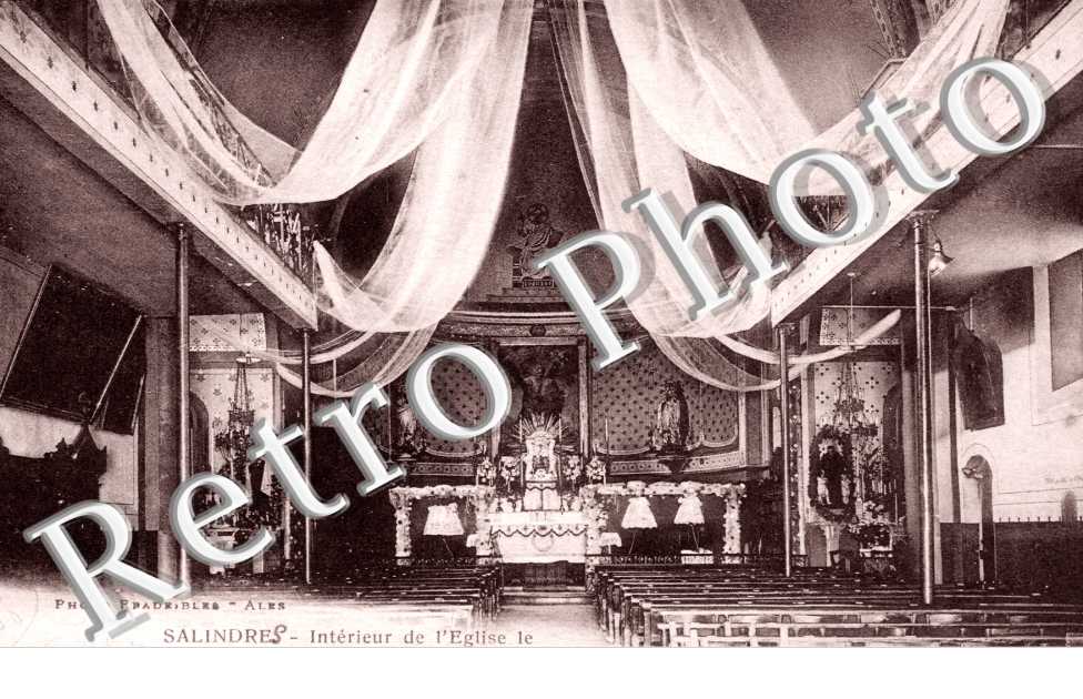 interieur de l'eglise le jour de la benediction des cloches