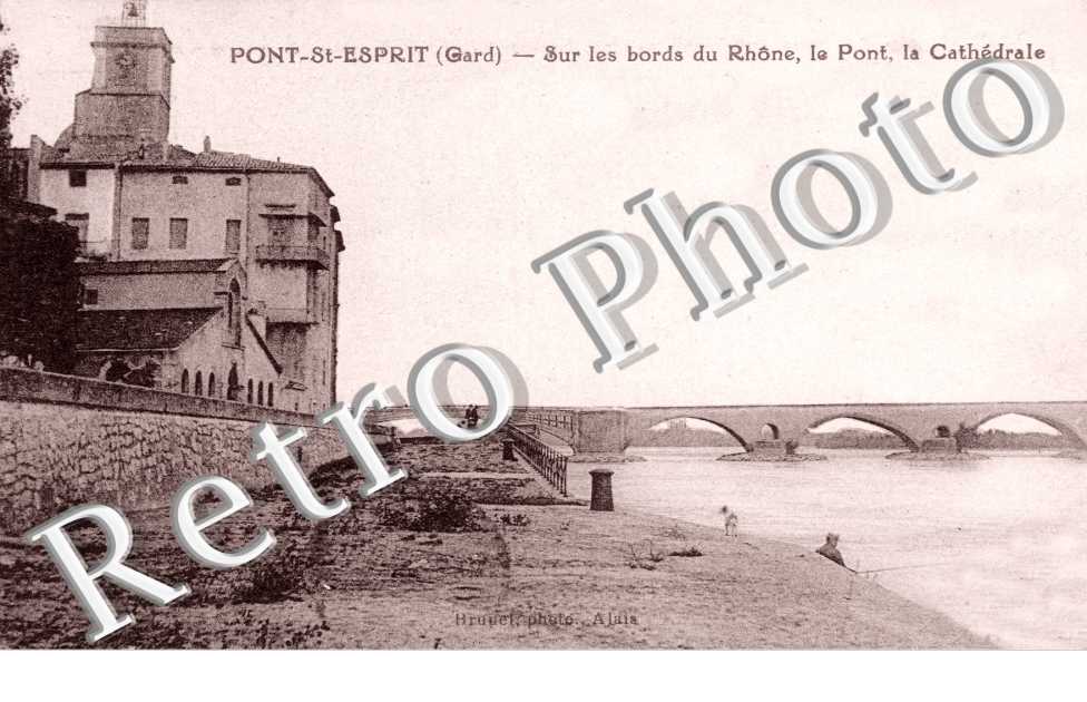 Sur les bords du Rhone - pont - la cathedrale