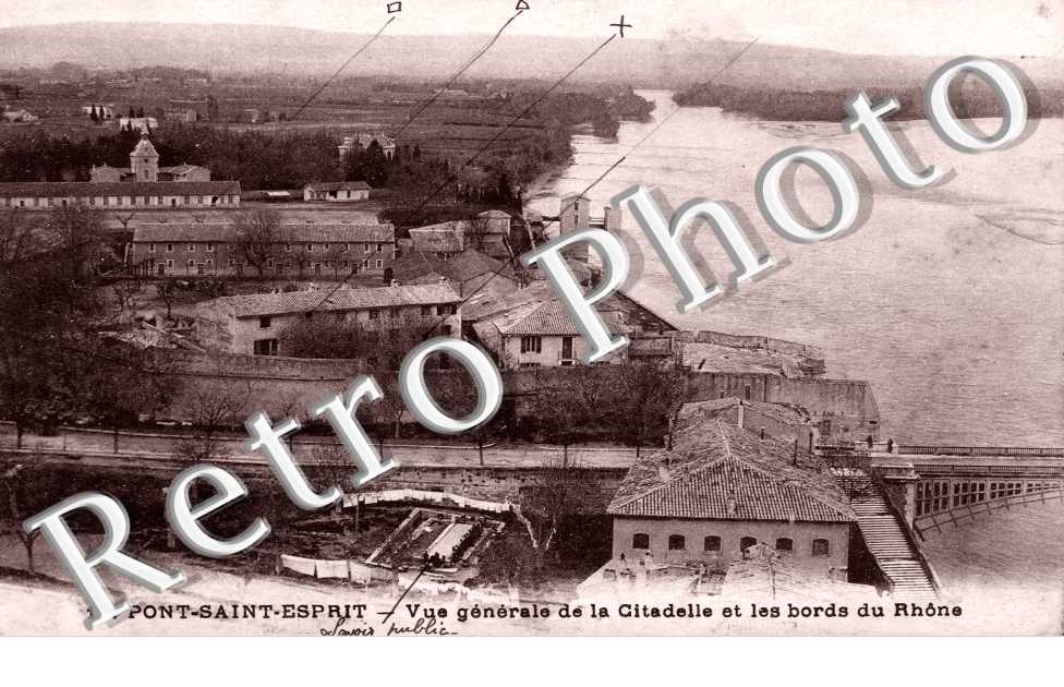 Vue generale de la citadelle et les bords du Rhone