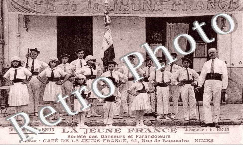 rue de Beaucaire Cafe de la jeune France SOCIETE DES DANSEURS ET FARANDOLEURS -