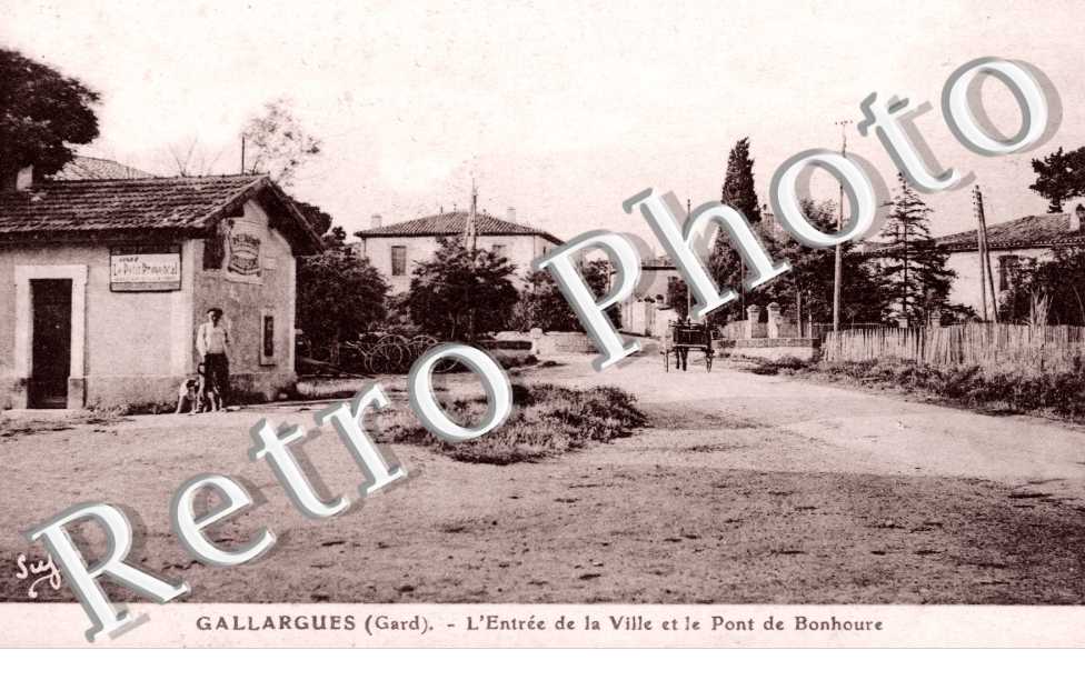 Entree de la ville et le pont de Bonhoure