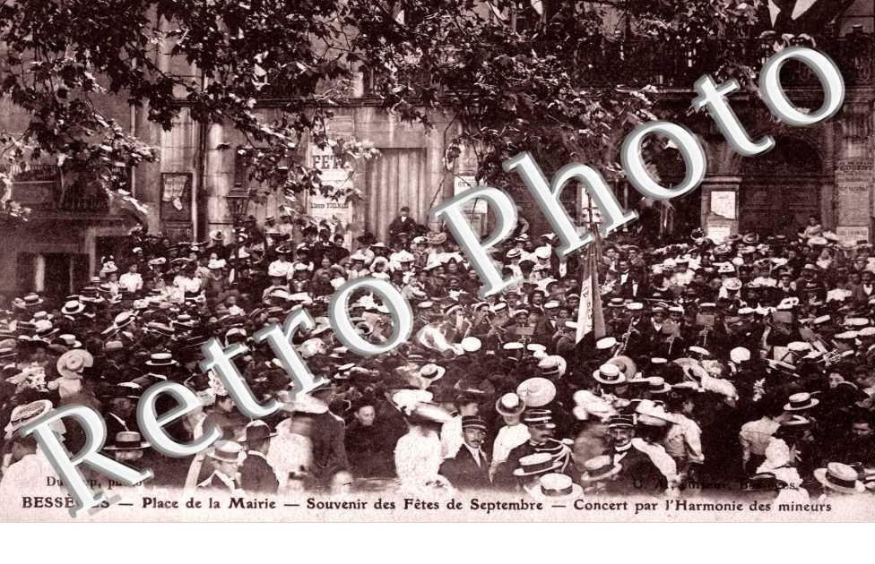 Place de la mairie - souvenir des fetes de septembre - concert par l'harmonie des mineurs