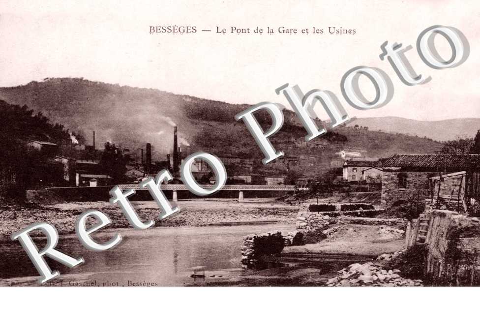 Le pont de la gare et les usines