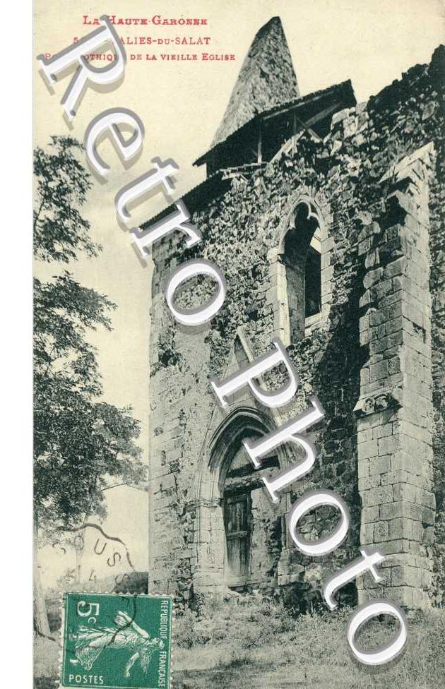 Porte gothique de la vieille eglise
